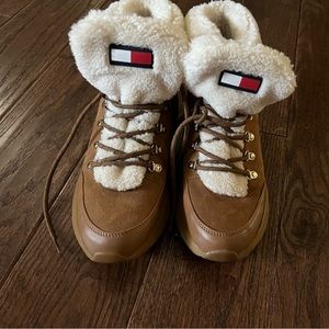 Tommy Hilfiger lace up Sherpa boots
